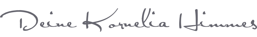 Unterschrift "Deine Kornelia Himmes" in grauer, geschwungener Schrift